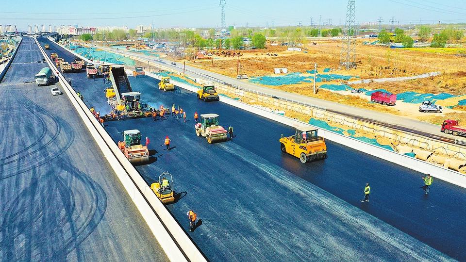 織就城市動脈 鄭州大河路快速化工程路面施工紀實